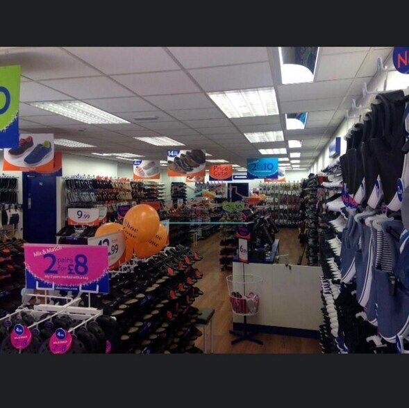 8 Pebble Ln, Wellingborough à louer - Photo de l’immeuble – Image 3 sur 11