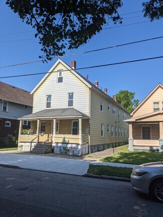 Plus de détails pour 2066 Robin St, Lakewood, OH - Logement à vendre