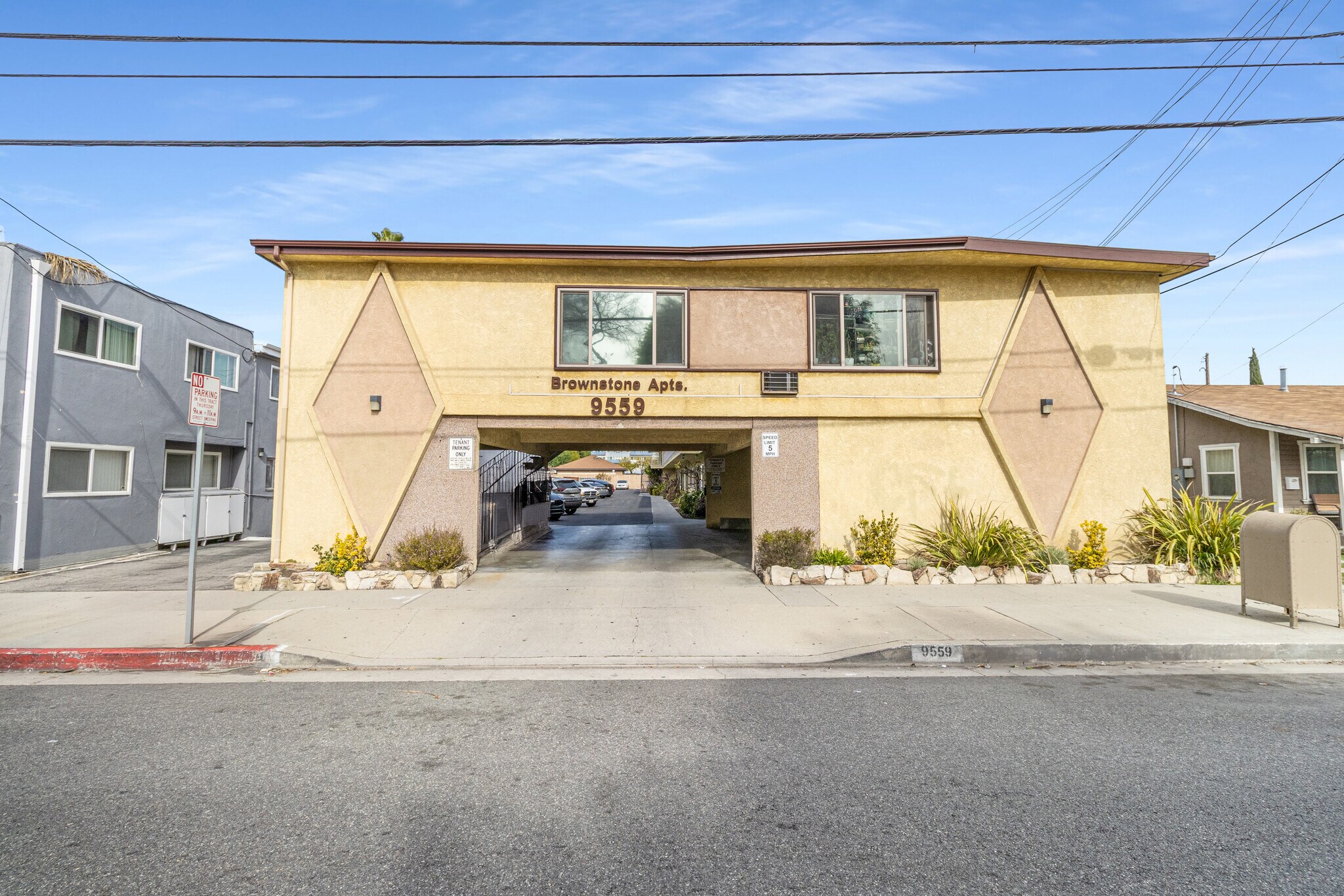 9559 Flower St, Bellflower, CA à vendre Photo principale– Image 1 sur 5