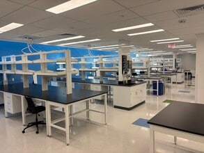 117 Kendrick St, Needham, MA à louer Photo intérieure– Image 1 sur 3