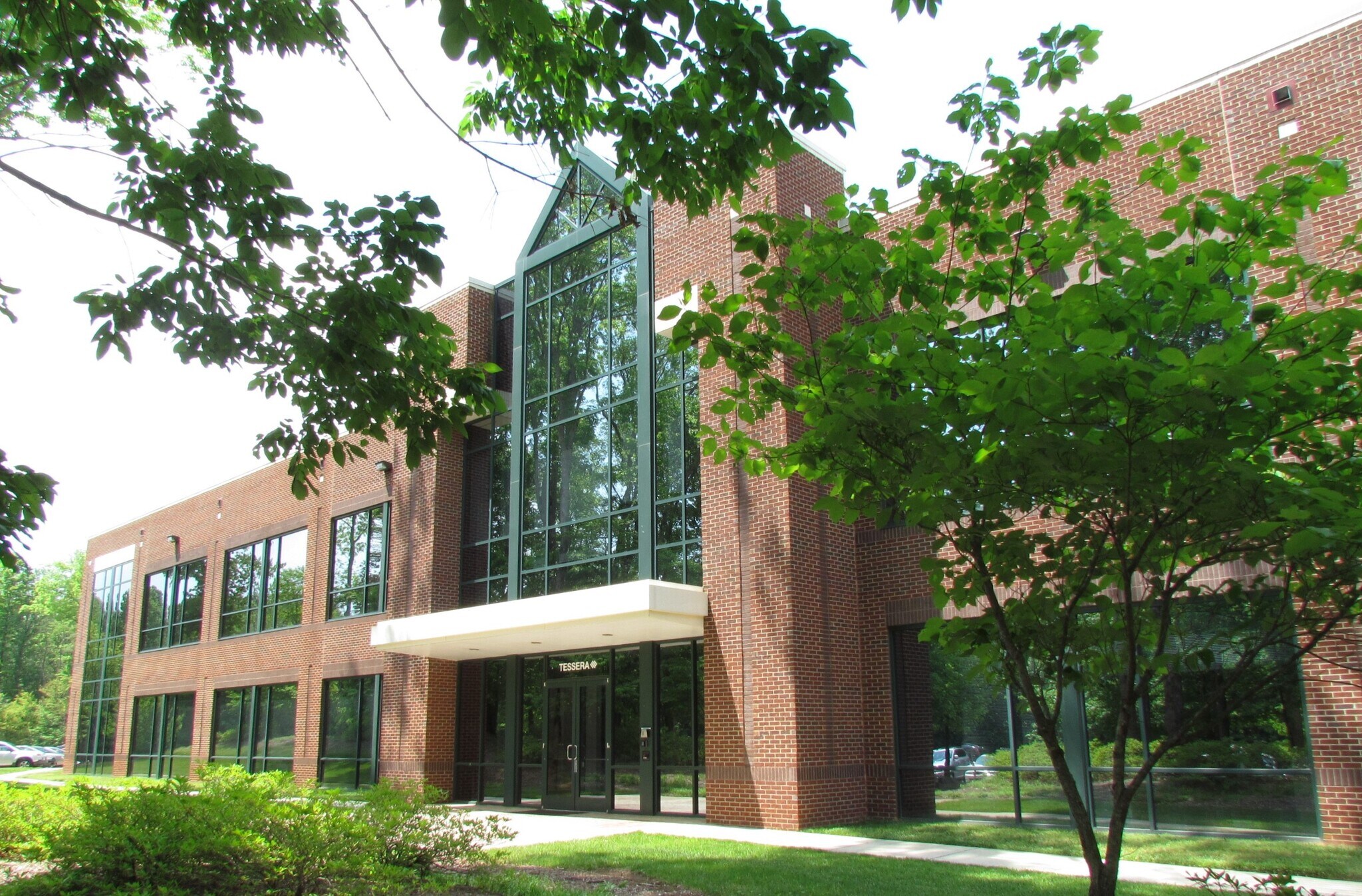 9815 David Taylor Dr, Charlotte, NC à louer Photo de l’immeuble– Image 1 sur 4
