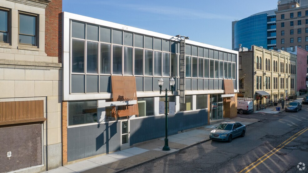 18 W Lawrence St, Pontiac, MI à vendre - Photo de l’immeuble – Image 2 sur 7