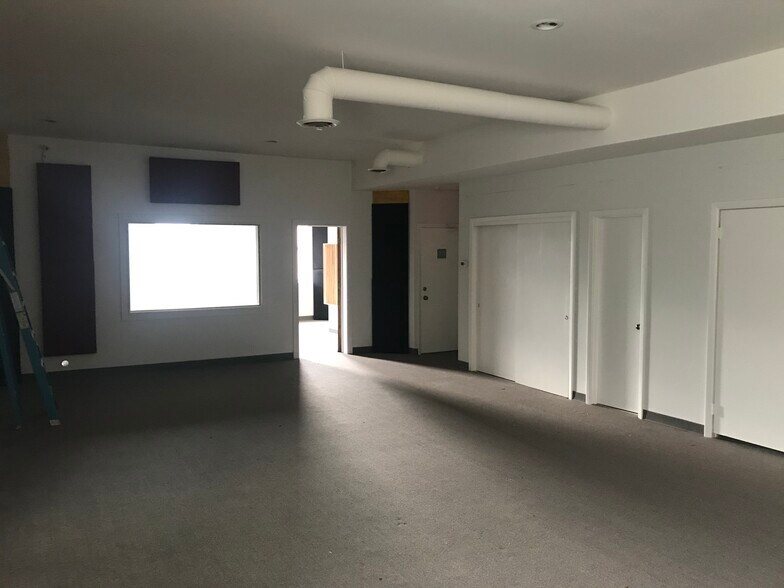 2181 Central Pky, Cincinnati, OH à louer - Photo de l’immeuble – Image 3 sur 6