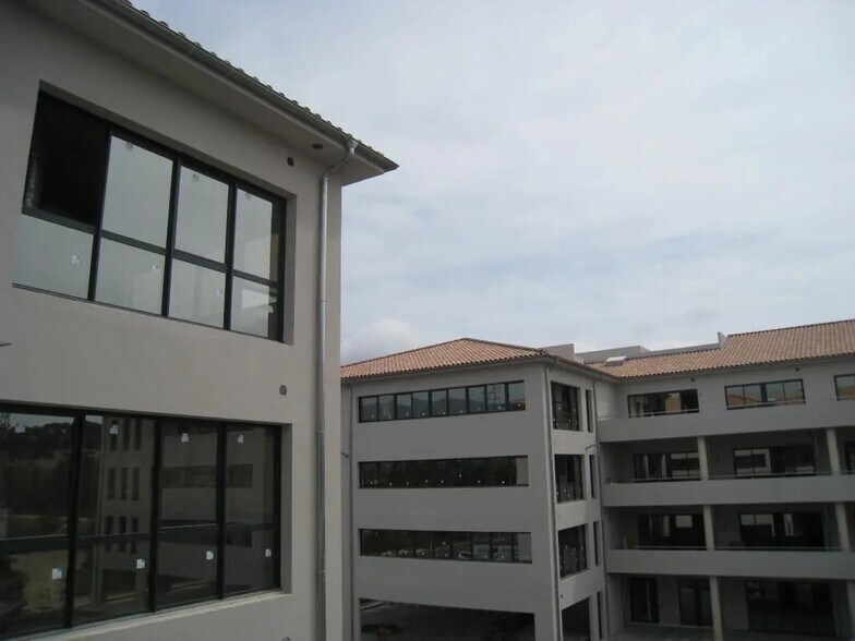 Bureau dans Aubagne à louer - Photo de l’immeuble – Image 3 sur 5