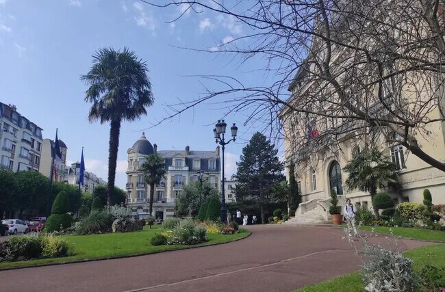 Plus de détails pour Avenue De La Résistance, Le Raincy - Bureau à vendre