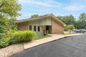 7-9 Heritage Oak Ln, Battle Creek, MI à louer Photo de l’immeuble– Image 2 sur 8