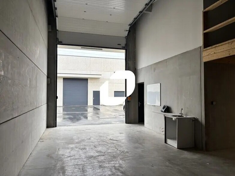 Bureau dans Mios à louer - Photo de l’immeuble – Image 2 sur 6