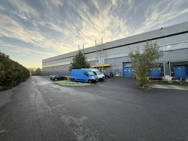 Plus de détails pour Bureau, Local d'activités à louer