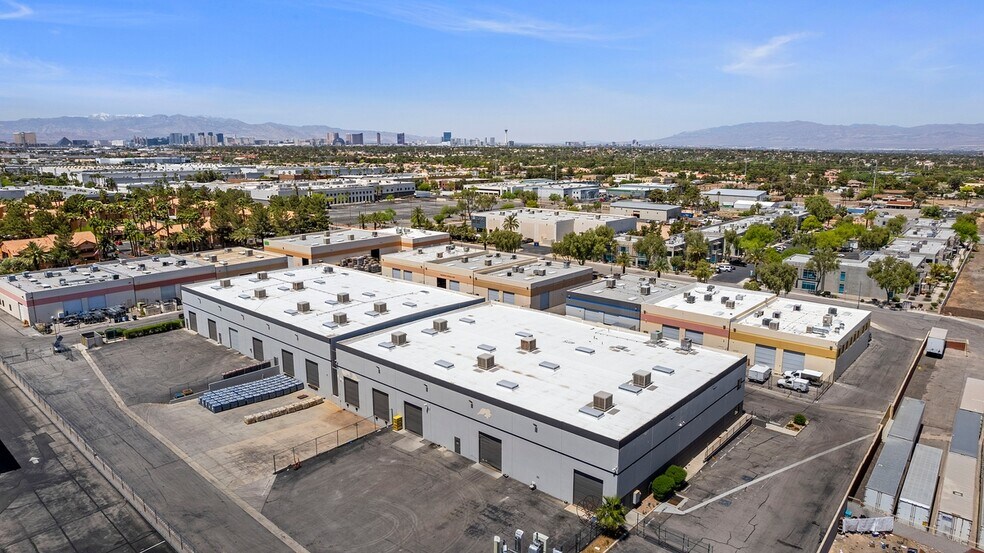 4075 E Post Rd, Las Vegas, NV à louer - Photo de l’immeuble – Image 3 sur 3