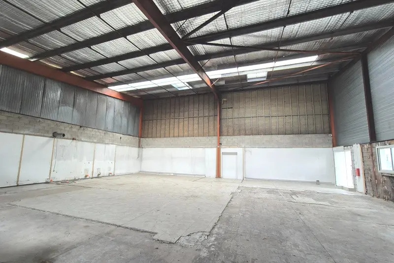 Local d’activités dans Béziers à louer - Photo de l’immeuble – Image 2 sur 4