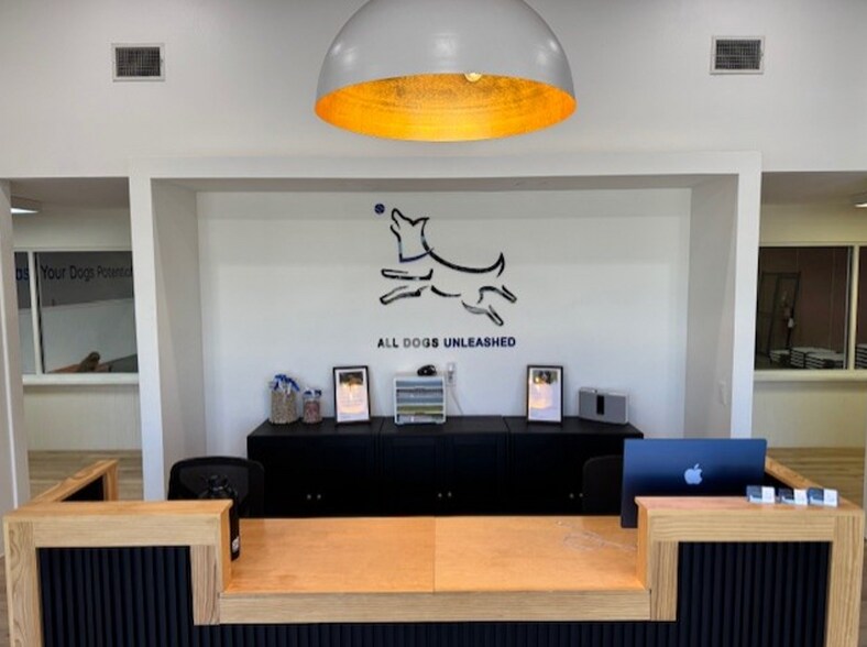 8361 Stone Run Ct, Tampa, FL à vendre - Photo de l’immeuble – Image 2 sur 20