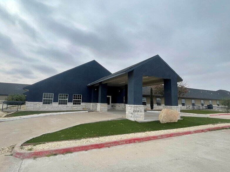 237 W 21st St, Fort Stockton, TX à louer - Photo de l’immeuble – Image 2 sur 22