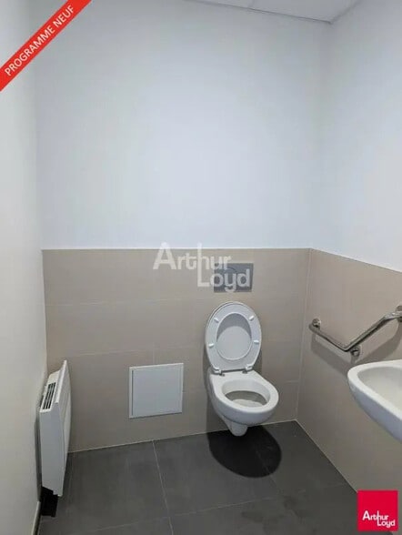 Local d’activités dans Mordelles à louer - Photo de l’immeuble – Image 3 sur 7