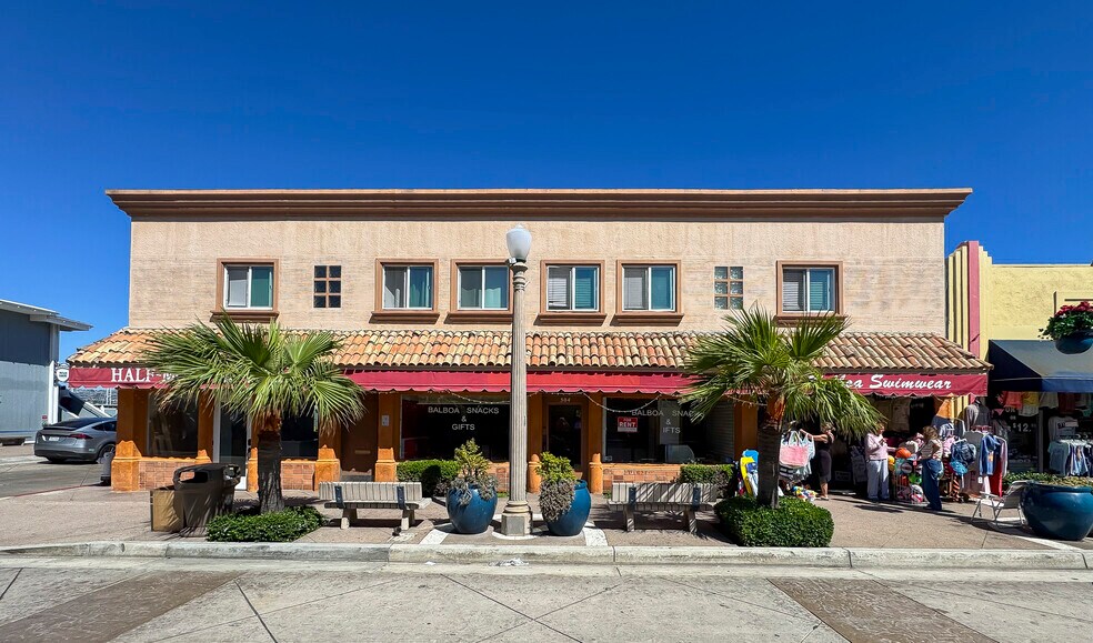 304 Main St, Newport Beach, CA à louer - Photo de l’immeuble – Image 2 sur 12