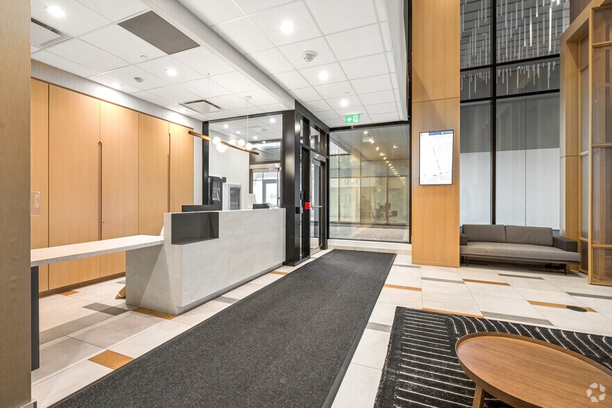 370 Queens Quay W, Toronto, ON à louer - Hall d’entrée – Image 3 sur 44