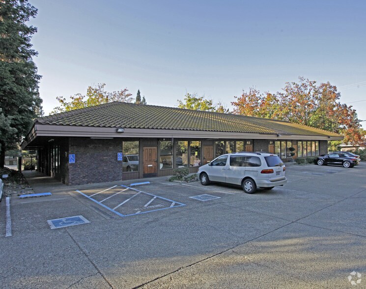2508 Garfield Ave, Carmichael, CA à louer - Photo de l’immeuble – Image 2 sur 18