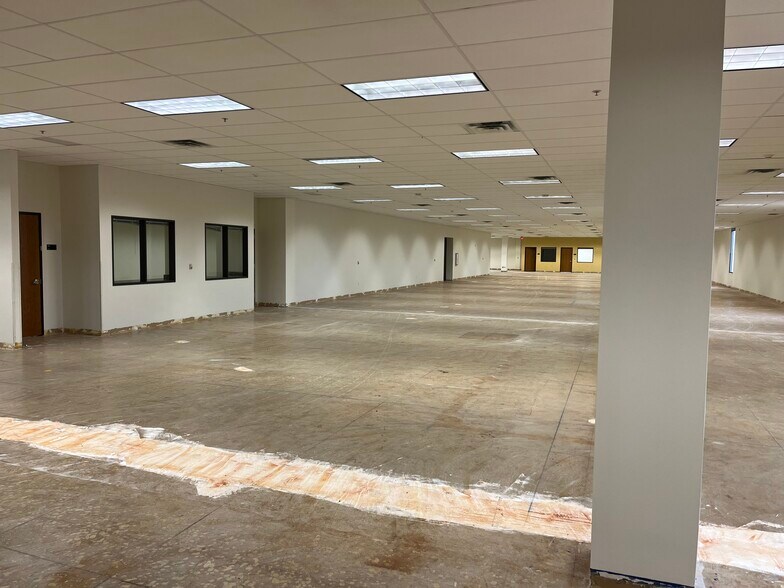 2703 N Central Expy, Richardson, TX à louer - Photo de l’immeuble – Image 3 sur 10