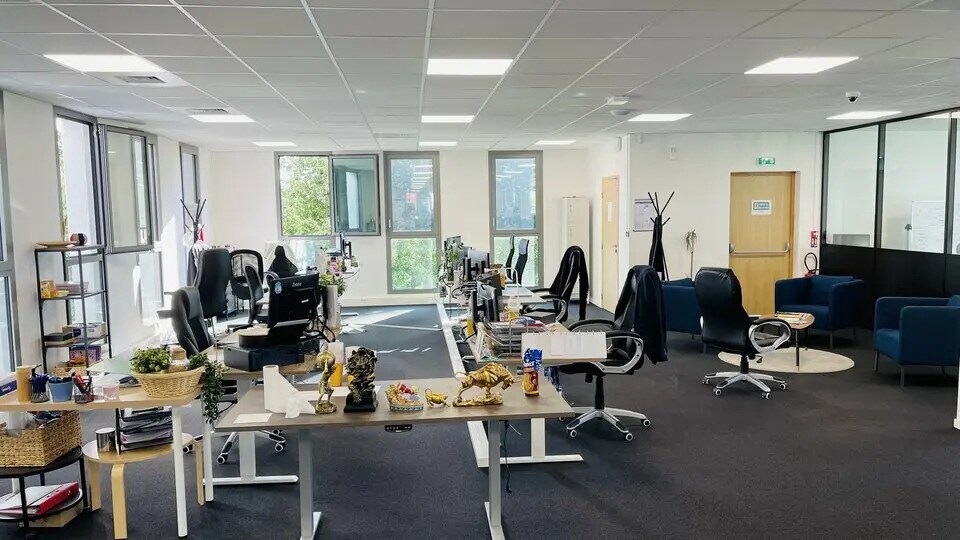 Bureau dans Saint-Martin-du-Vivier à louer - Photo de l’immeuble – Image 3 sur 13