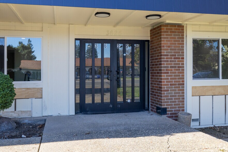 3625 Mission Ave, Carmichael, CA à louer - Photo de l’immeuble – Image 3 sur 23