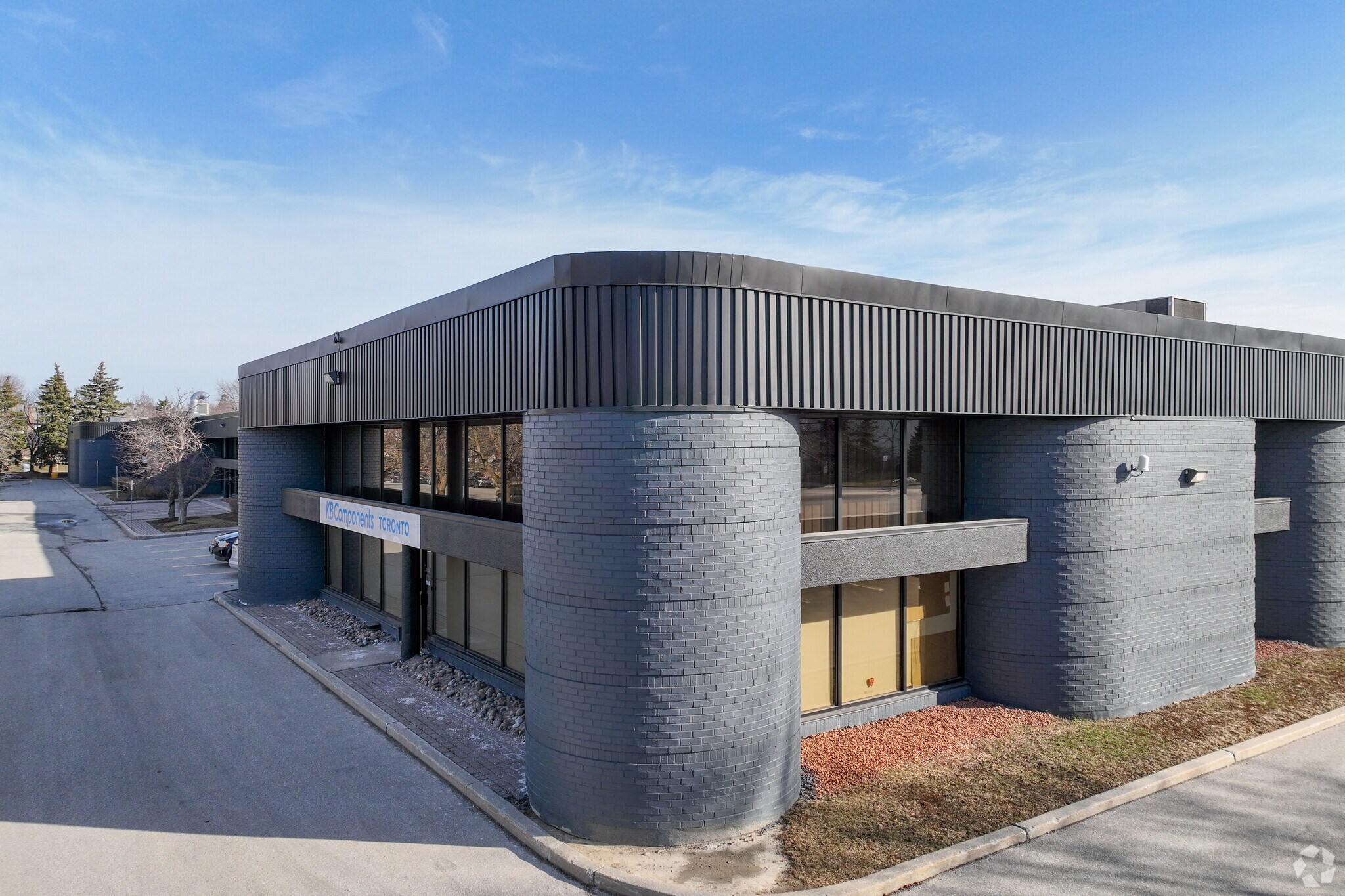 50-70 Novopharm Ct, Toronto, ON à vendre Photo de l’immeuble– Image 1 sur 4