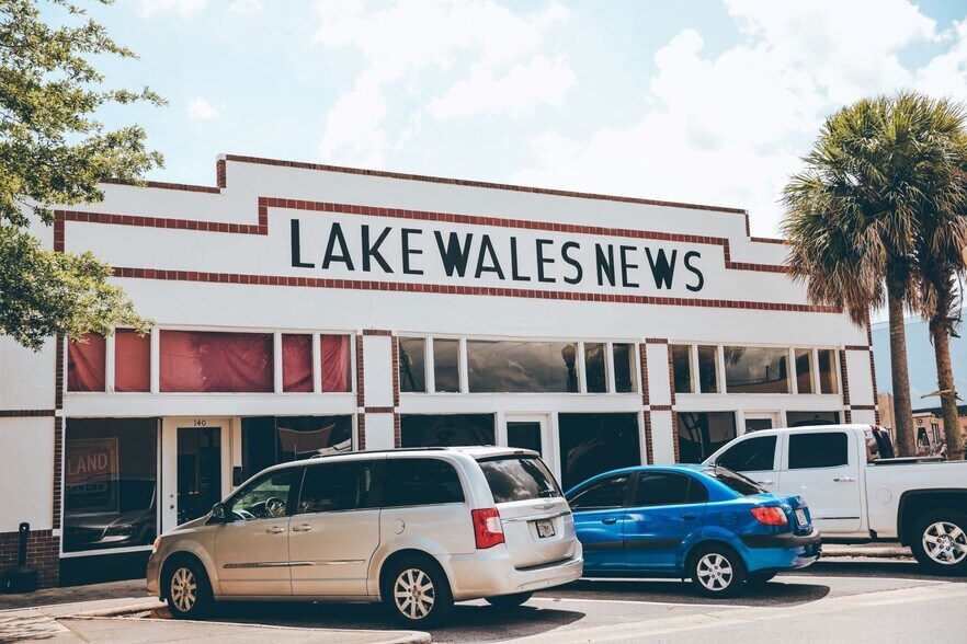 140 E Stuart Ave, Lake Wales, FL à louer - Photo principale – Image 1 sur 2