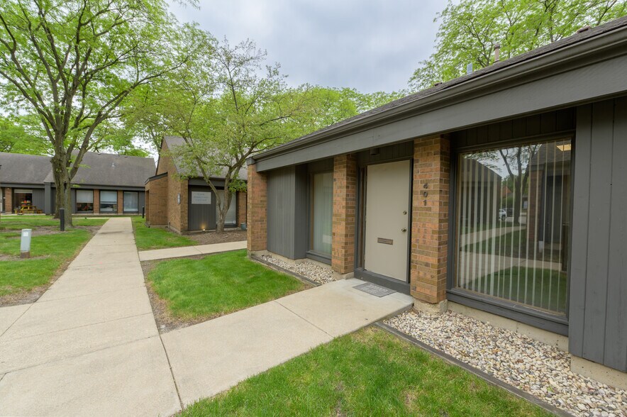 1250 Executive Pl, Geneva, IL à louer - Photo de l’immeuble – Image 2 sur 12