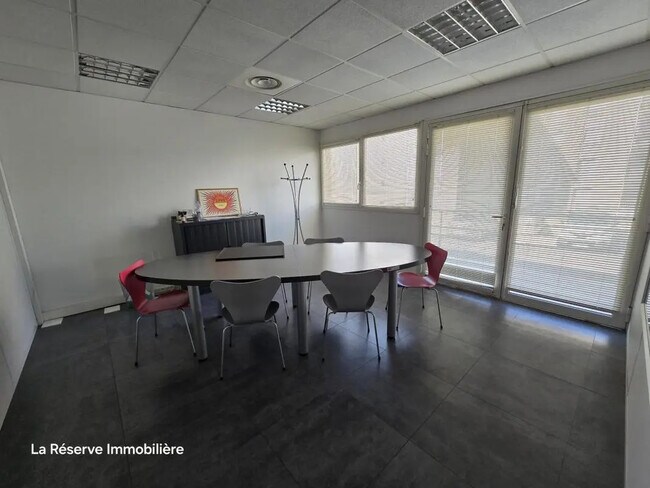 Plus de détails pour Bureau à vendre