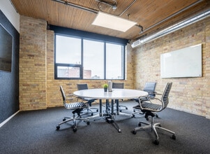 310 Spadina Ave, Toronto, ON à louer Photo intérieure– Image 2 sur 7