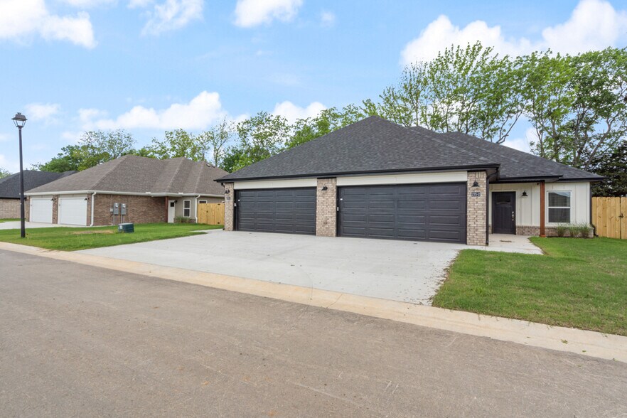 275 N Hunter St, Farmington, AR à vendre - Photo de l’immeuble – Image 3 sur 22