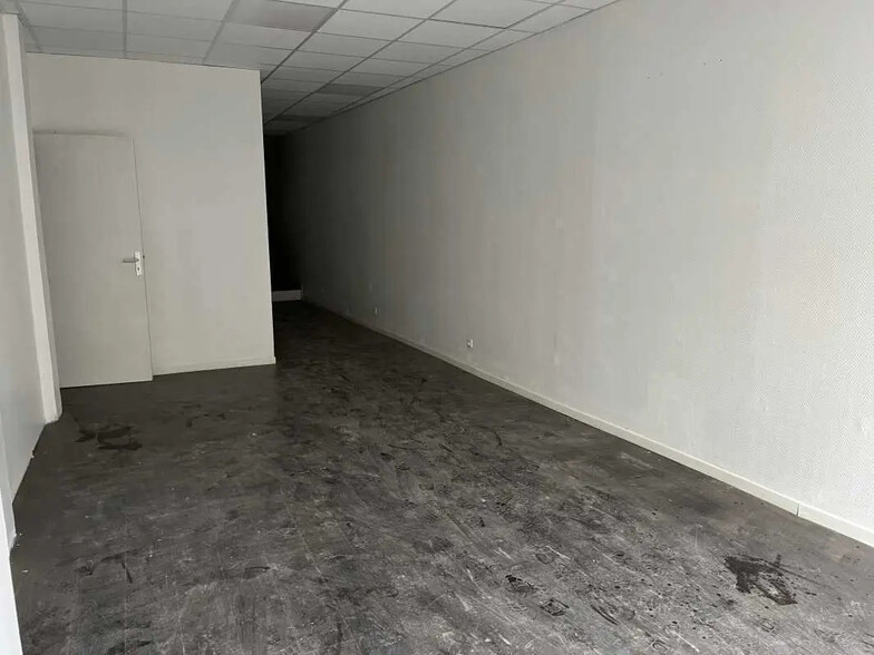 Local commercial dans Saint-Quentin à louer - Photo de l’immeuble – Image 3 sur 6