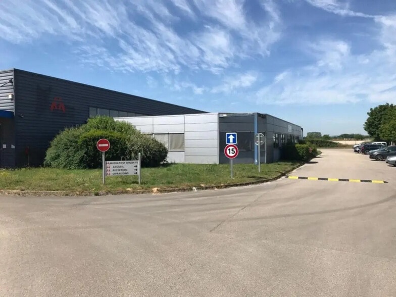 Local d’activités dans Sevrey à louer - Photo de l’immeuble – Image 3 sur 19