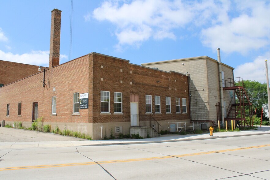 240 W Division St, Fond Du Lac, WI à vendre - Photo de l’immeuble – Image 3 sur 11