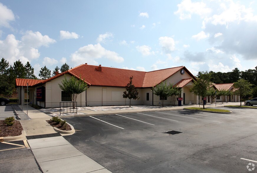 2711 N Orange Blossom, Kissimmee, FL à louer - Photo de l’immeuble – Image 2 sur 8