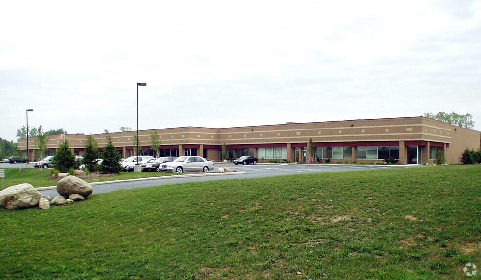 17295 Foltz Industrial Pky, Strongsville, OH à louer - Photo de l’immeuble – Image 2 sur 17