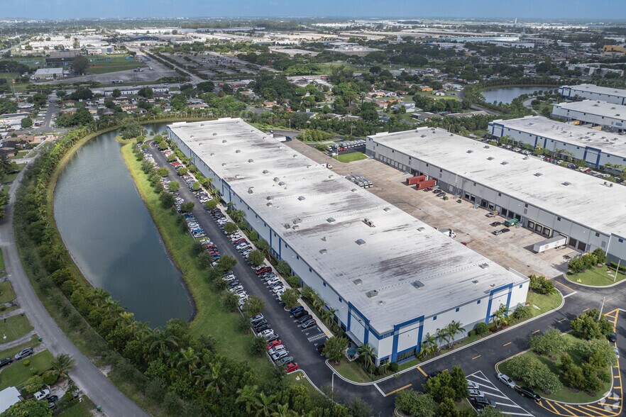 2290-2398 NW 119th St, Miami, FL à louer - Aérien – Image 3 sur 23