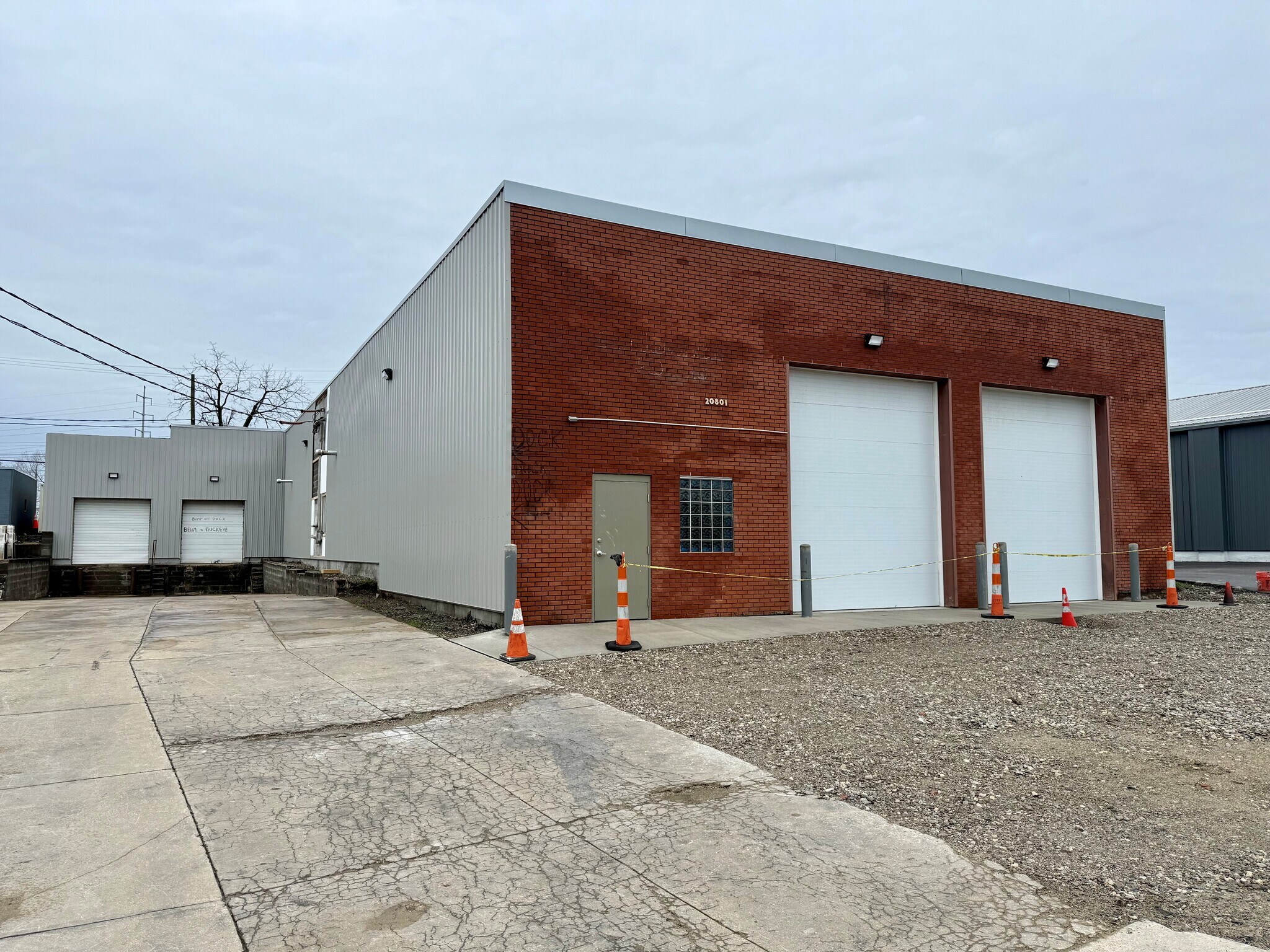 20801 Salisbury Rd, Cleveland, OH à louer Photo de l’immeuble– Image 1 sur 2