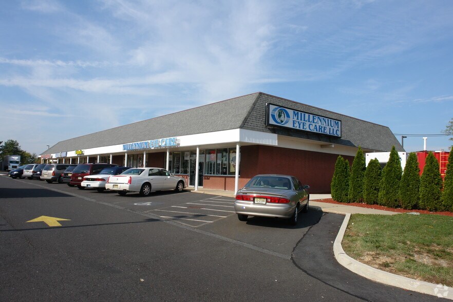 400 US Highway 130, East Windsor, NJ à louer - Photo de l’immeuble – Image 2 sur 4