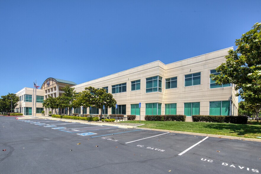 10545 Armstrong Ave, Sacramento, CA à louer - Photo de l’immeuble – Image 2 sur 5