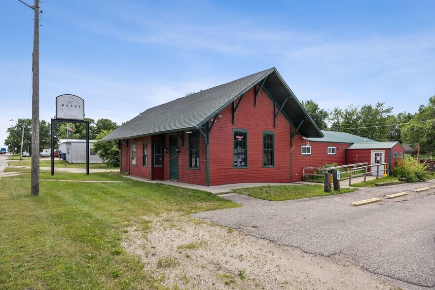 511 Fergus Ave, Erhard, MN à vendre - Photo de l’immeuble – Image 2 sur 39
