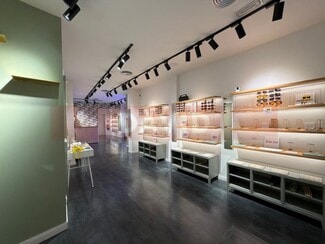 Plus de détails pour Local commercial à louer