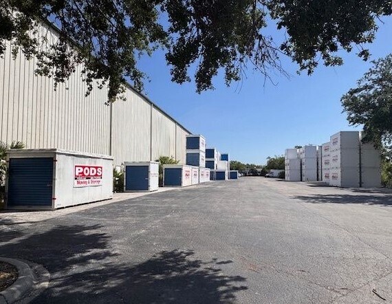 4050-4060 Louis Ave, Holiday, FL à louer - Photo de l’immeuble – Image 3 sur 6