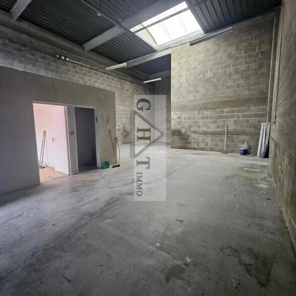 Bureau dans Valenton à louer - Photo de l’immeuble – Image 3 sur 5