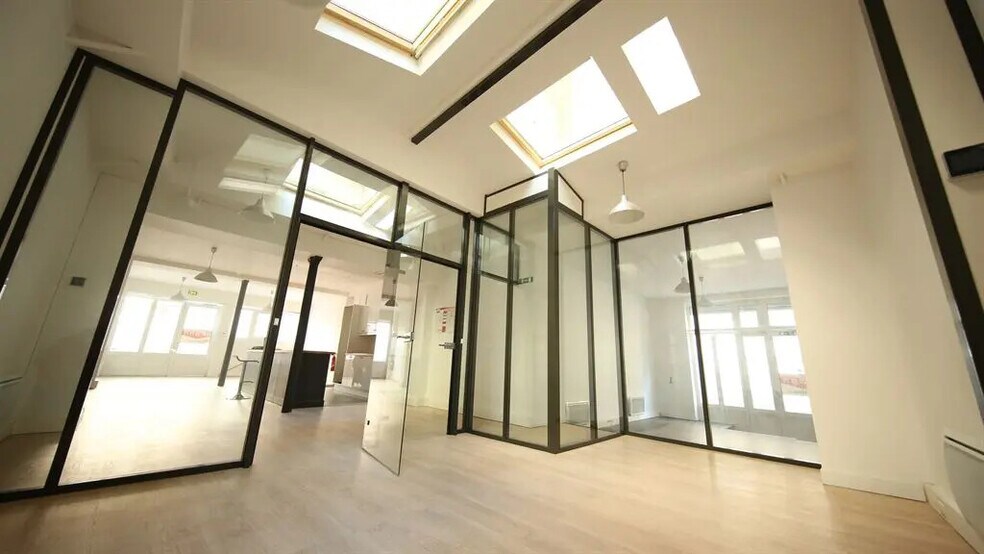 Local commercial dans Paris à vendre - Photo de l’immeuble – Image 2 sur 10