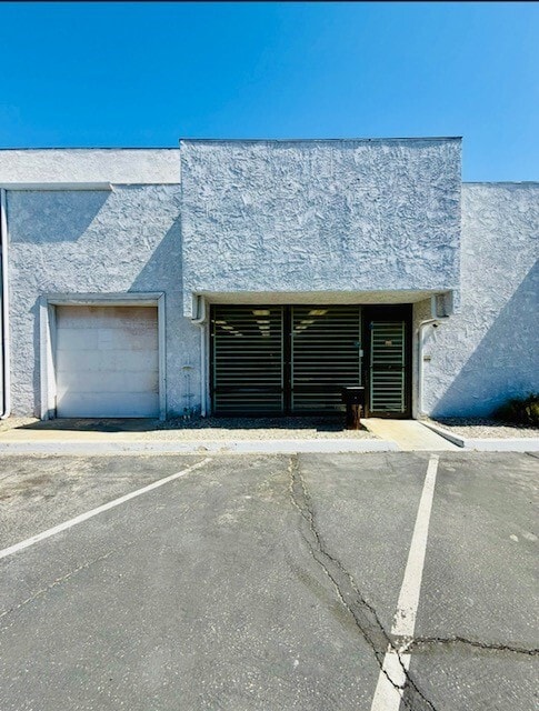800 S Vella Rd, Palm Springs, CA à louer Photo de l’immeuble– Image 1 sur 8