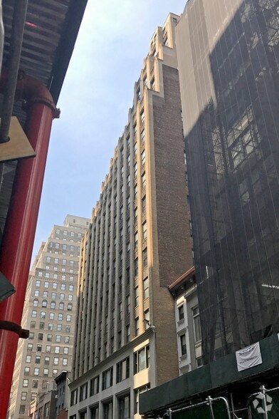 49 W 37th St, New York, NY à louer - Photo de l’immeuble – Image 2 sur 8