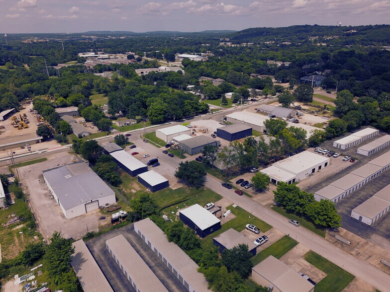 519 W Poplar St, Fayetteville, AR à louer - Photo de l’immeuble – Image 3 sur 4