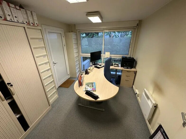 Local d’activités dans Saint-Maur-des-Fossés à louer - Photo de l’immeuble – Image 3 sur 8