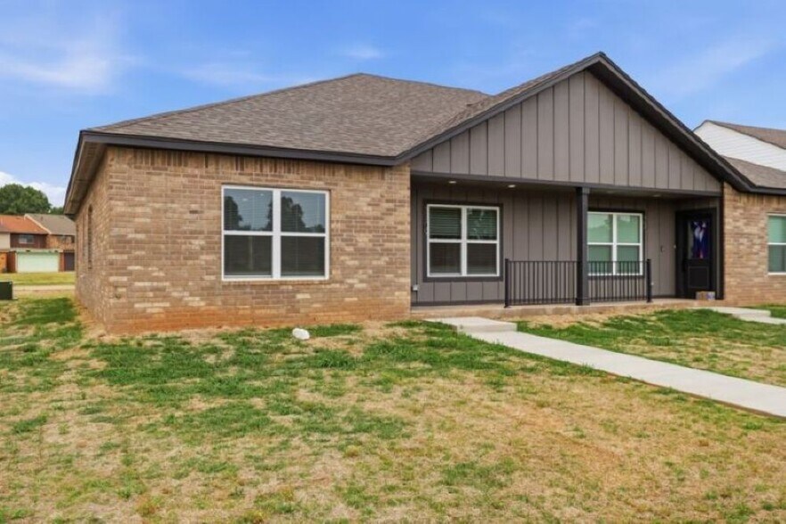 3611 & 3613 Frontier Avenue, Ponca City, OK à vendre - Photo de l’immeuble – Image 1 sur 31