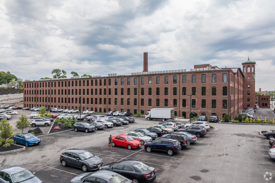 725 Branch Ave, Providence, RI à louer - Photo principale – Image 1 sur 34