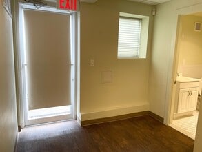 213-44 40th Ave, Bayside, NY à louer Photo intérieure– Image 1 sur 12